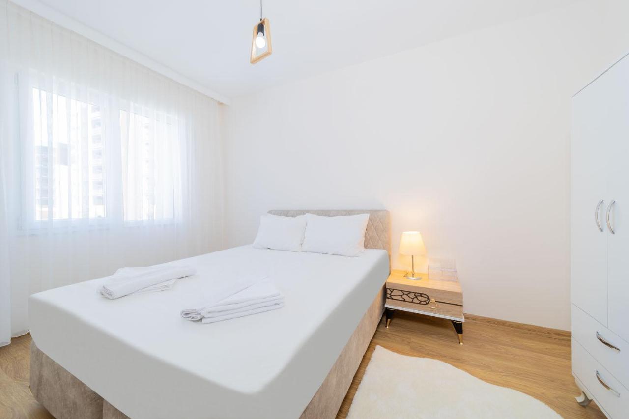 Remarkable Flat With Shared Pool In Kepez Daire *